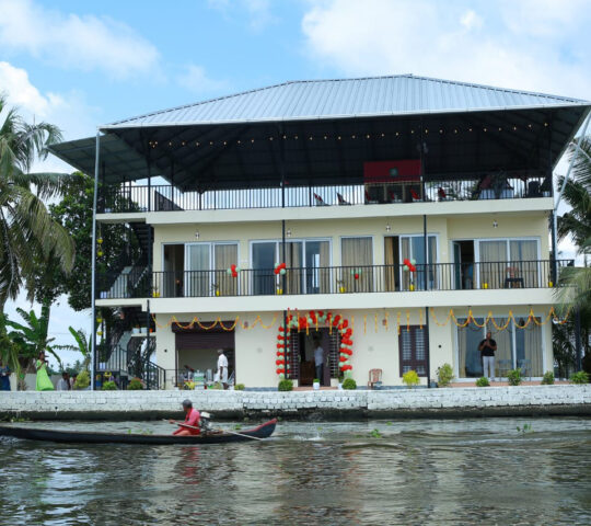 Luxury homestay in Alappuzha with 180 view of Backwater