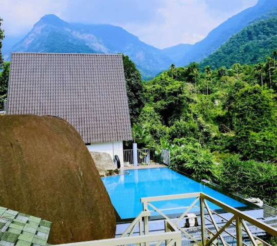 Swimming pool resort in Anakkampoyil