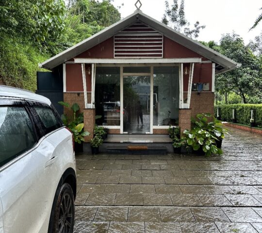 Luxury Mountain view resort with swimming pool in Wayanad