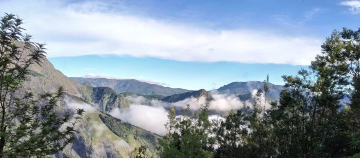 Sunrise Kolukkumalai Trekking Jeeps Safari Package - Image 7