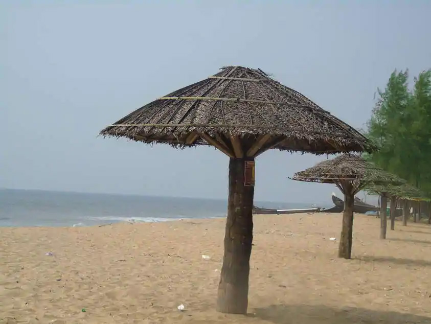 800px-Kuzhupilly_Beachjhvh-gv Kuzhupilly Beach - Image 1