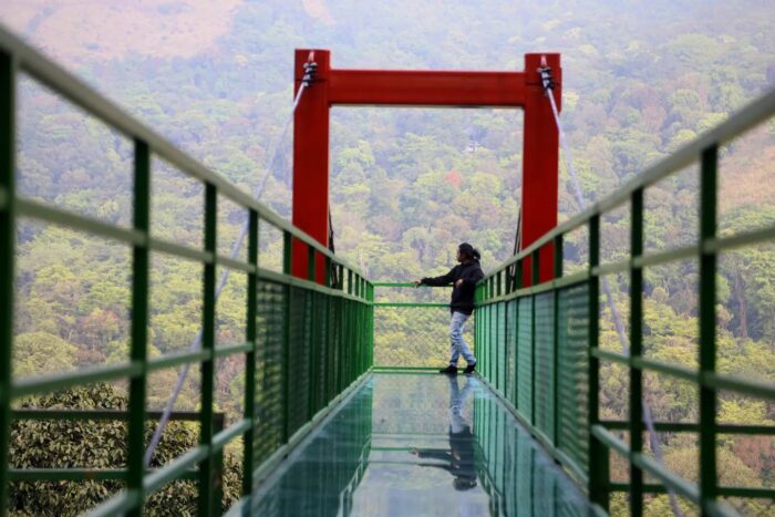 900 Kandi Glass Bridge Meppadi