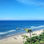 Varkkala_beach_from_cliff