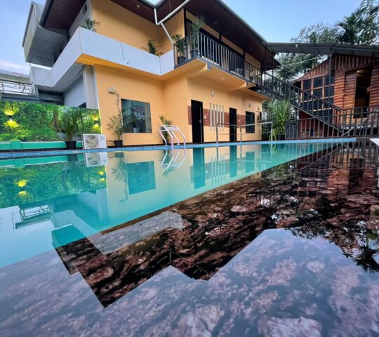 Homestay with swimming pool and Kitchen