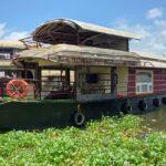 One bedroom Houseboat with Candle light Dinner and Flowerbed