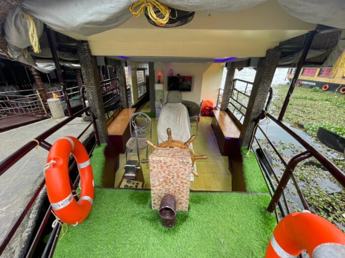 One bedroom Houseboat with Candle light Dinner and Flowerbed - Image 8