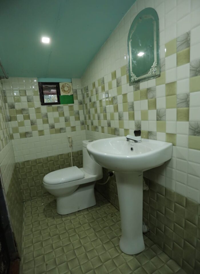 Sharing Houseboat Alleppey at 5000 per couple - Image 7