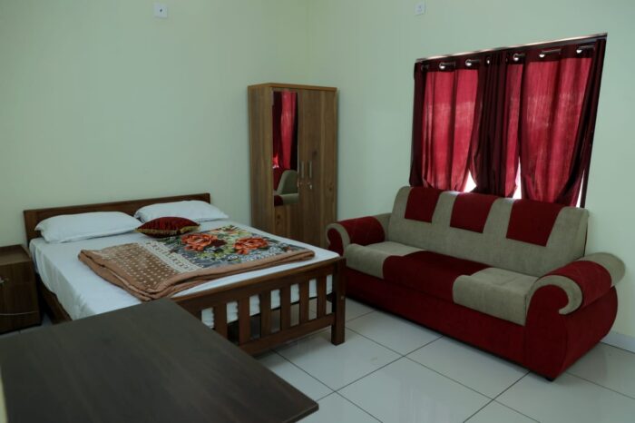 Swimming pool Homestay in Munnar - Image 11