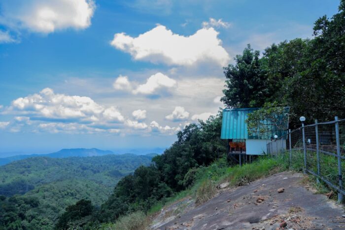 Swimming pool Homestay in Munnar - Image 3