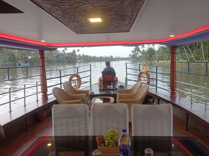 1 bedroom houseboat in Alleppey - Image 5