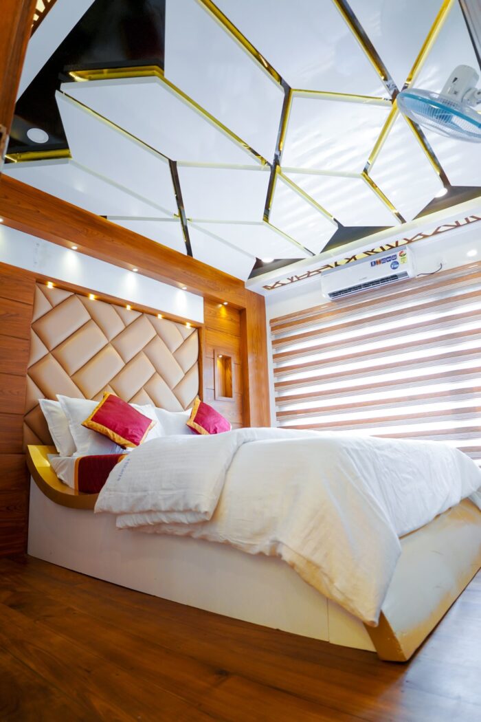 8-bedroom houseboat in Alleppey - Image 16