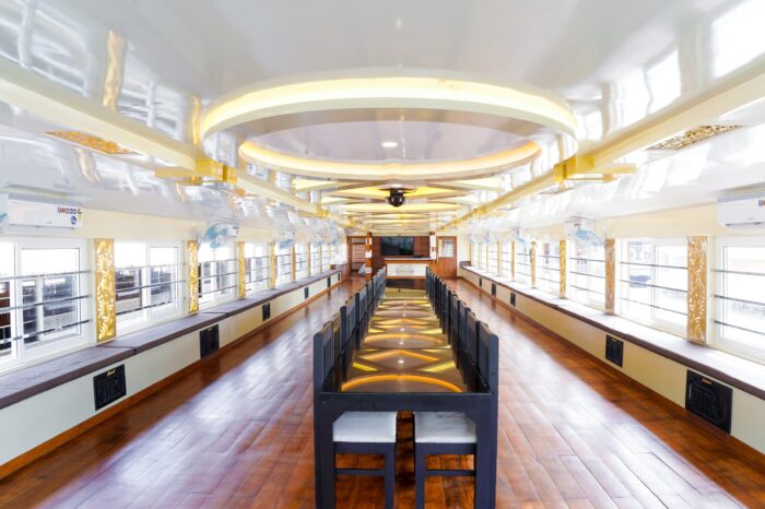 8-bedroom houseboat in Alleppey - Image 3