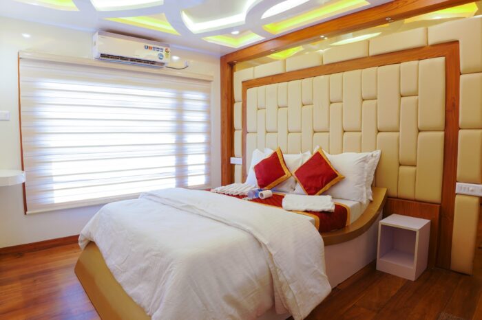 8-bedroom houseboat in Alleppey - Image 2