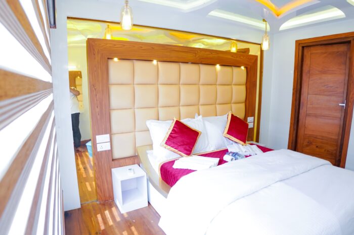 8-bedroom houseboat in Alleppey - Image 13