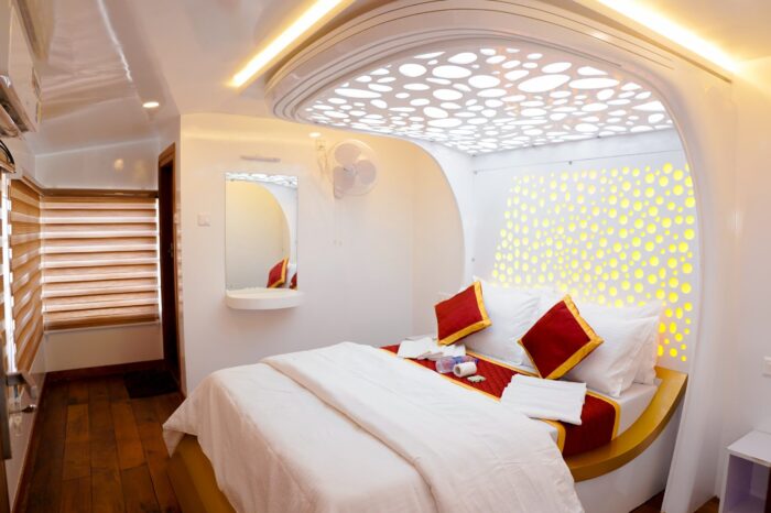 8-bedroom houseboat in Alleppey - Image 11