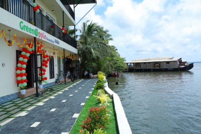 Luxury homestay in Alappuzha with 180 view of Backwater - Image 10