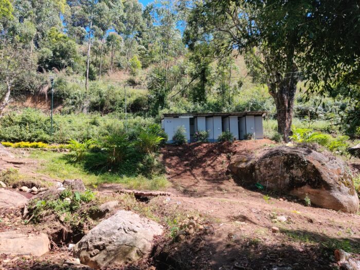 Glass house stay with Waterfall Trekking Munnar - Image 7