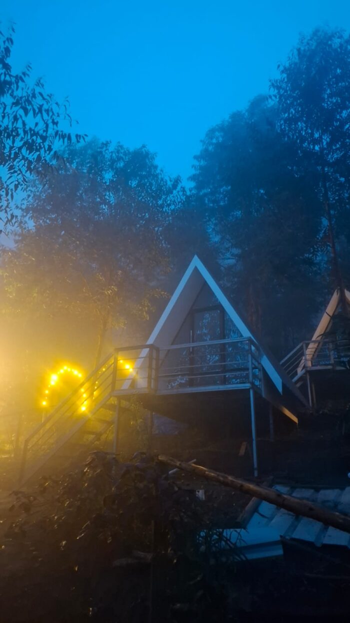 Kolukkumalai A frame Stay Campsite in Suryanelli - Image 3