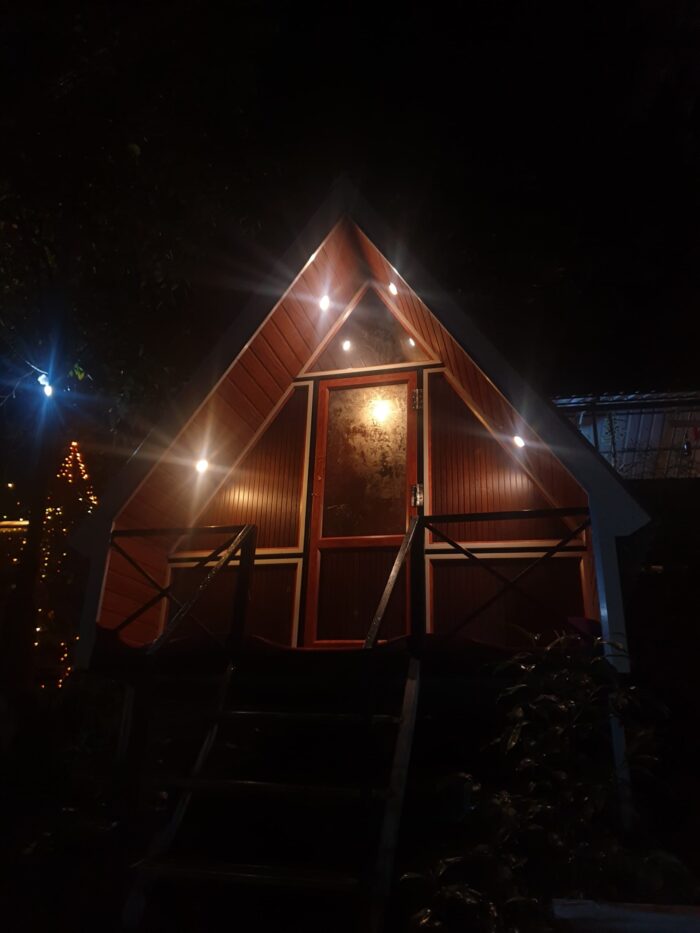 Kolukkumalai A frame Stay Campsite in Suryanelli - Image 5