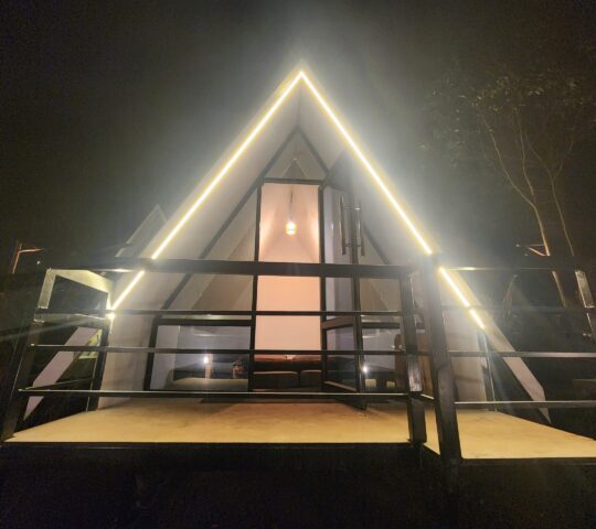 Kolukkumalai Base Campsite in Suryanelli