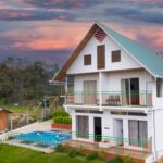 Kolukkumalai Swimming pool resort in Suryanelli