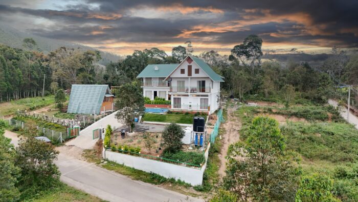 Kolukkumalai Swimming pool resort in Suryanelli - Image 2