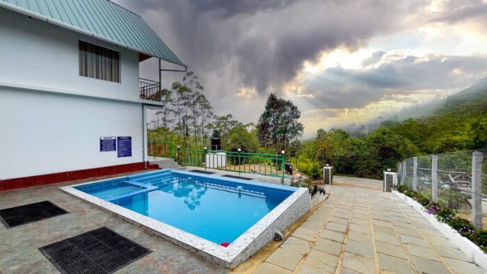 Kolukkumalai Swimming pool resort in Suryanelli - Image 5