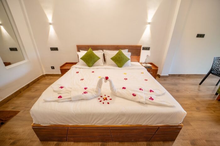 Kolukkumalai Swimming pool resort in Suryanelli - Image 8