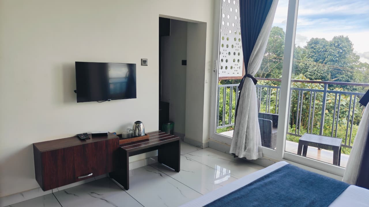 3 BHK Swimming Pool Property in Suryanelli 3 BHK Swimming Pool Property in Suryanelli