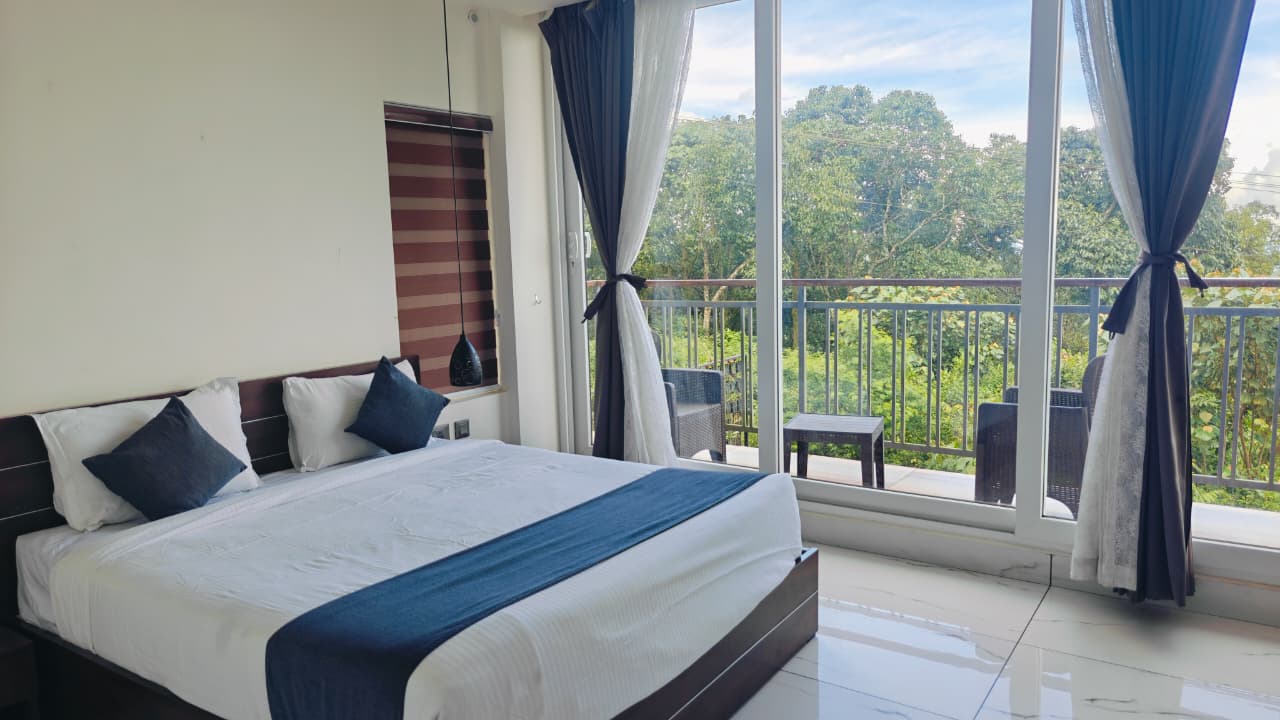 3 BHK Swimming Pool Property in Suryanelli 3 BHK Swimming Pool Property in Suryanelli