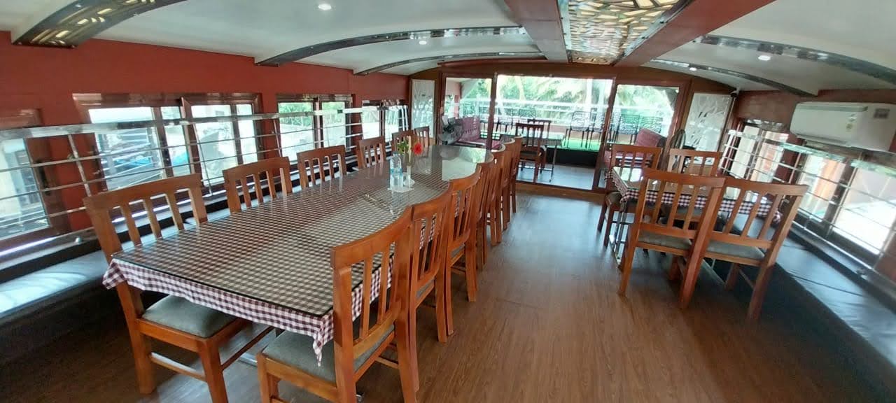 Luxury Houseboat in Alleppey Luxury Houseboat in Alleppey