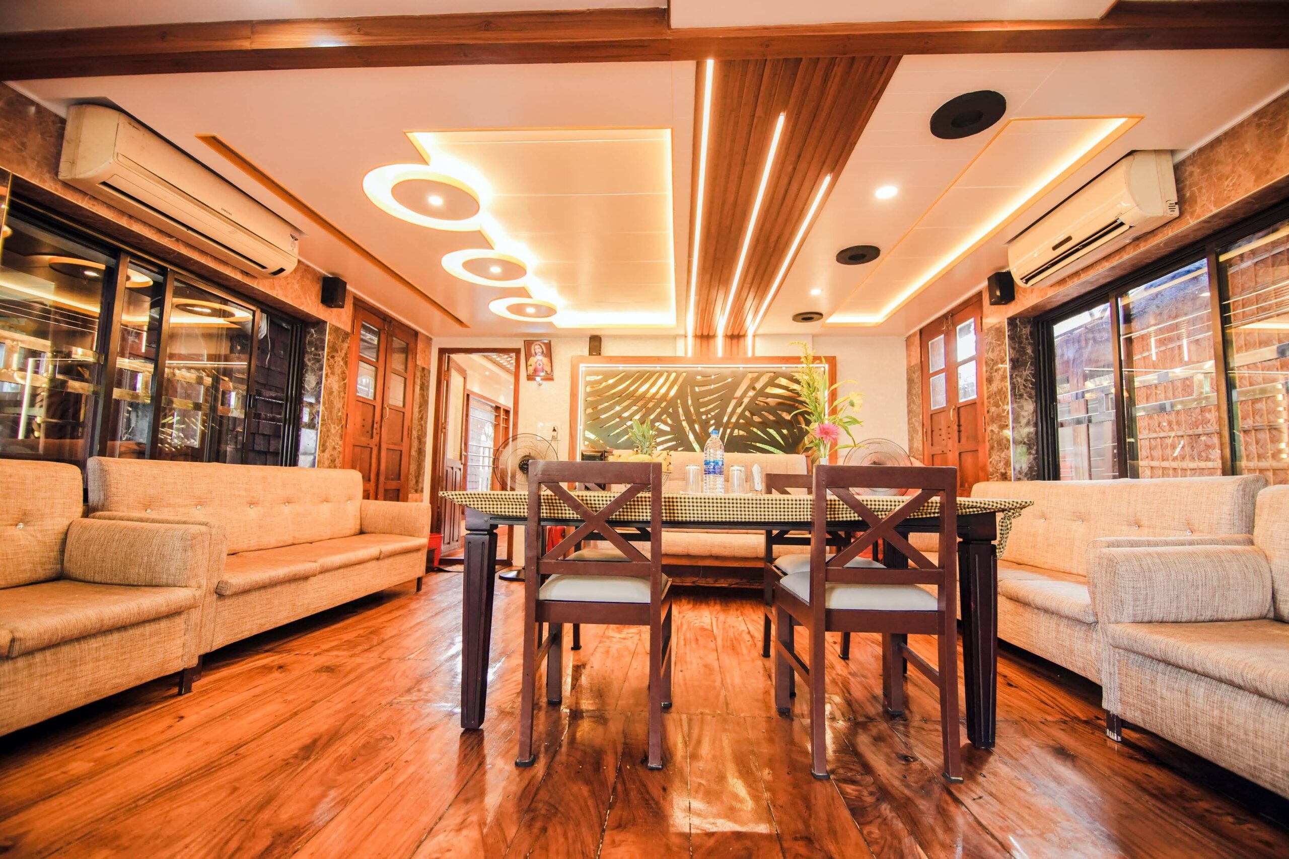 Luxury Houseboat in Alleppey Luxury Houseboat in Alleppey