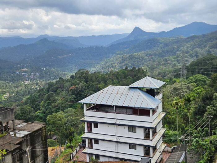 Swimming pool room in Munnar - Image 2