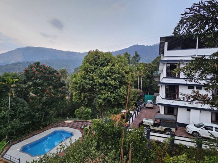 Swimming pool room in Munnar - Image 7