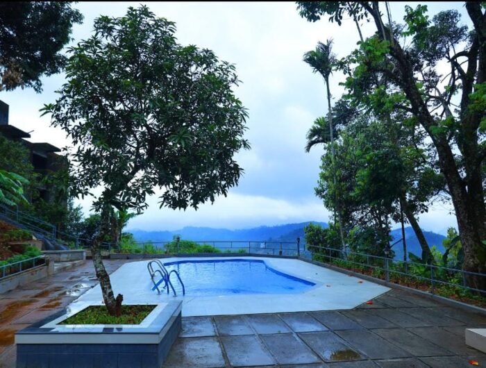 Swimming pool room in Munnar - Image 8
